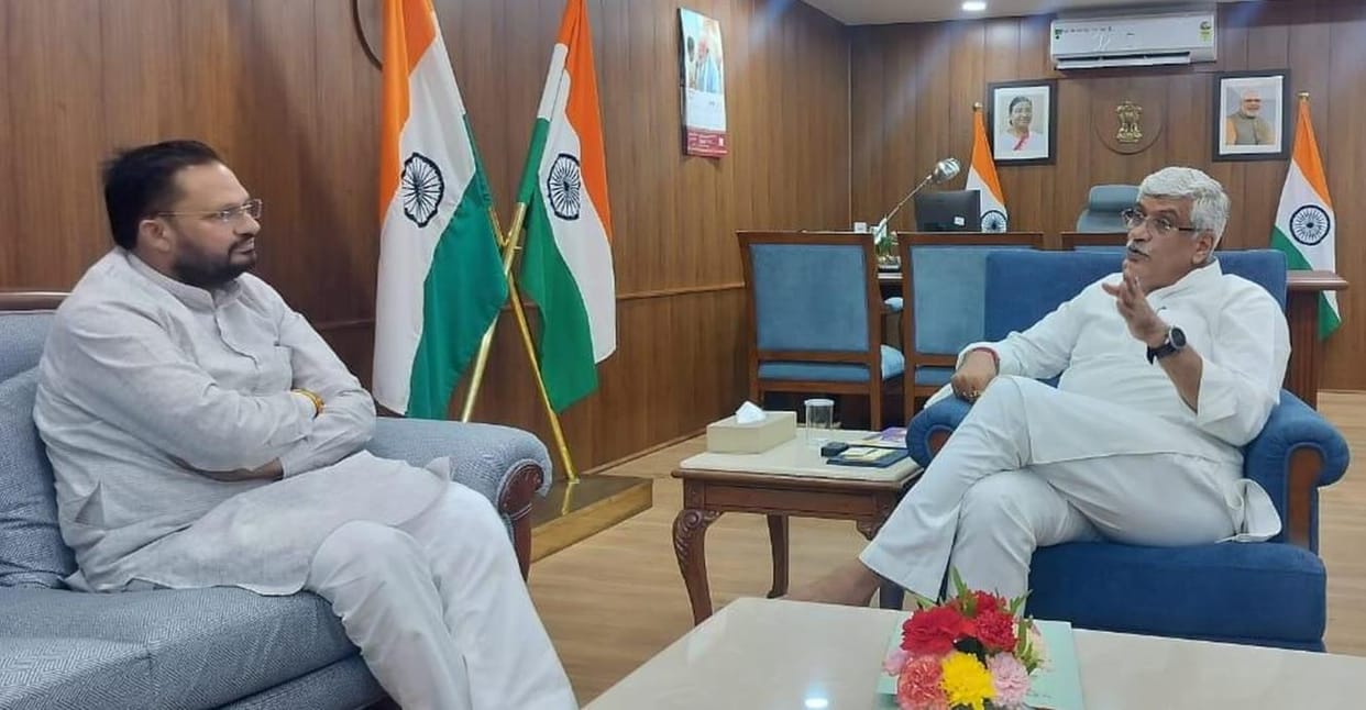 Former MPs met Union Tourism Minister, demanded development of religious places