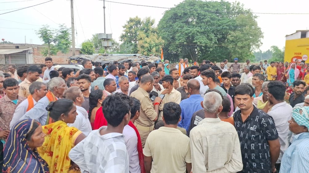Fight for fertilizer: Farmers blocked the roads at some places, fights broke out at other places