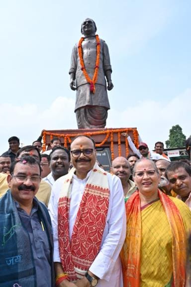Tribute paid to former CM Kalyan Singh