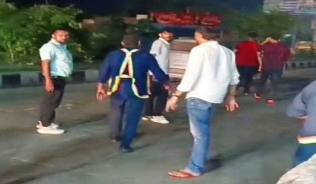 Three car riders beat up toll workers