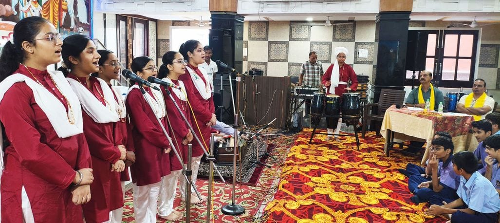 Children of Shriram Global School topped the group singing competition