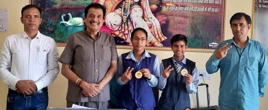 Baranpur school girls won first place in cricket