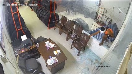 Two incidents of theft in the city, on one hand tyres worth lakhs and on the other hand a thief stole 30 quintals of wheat