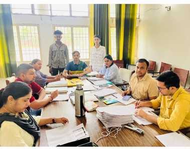 233 seats of UG courses are vacant in PG college, maximum 168 are vacant in Physics