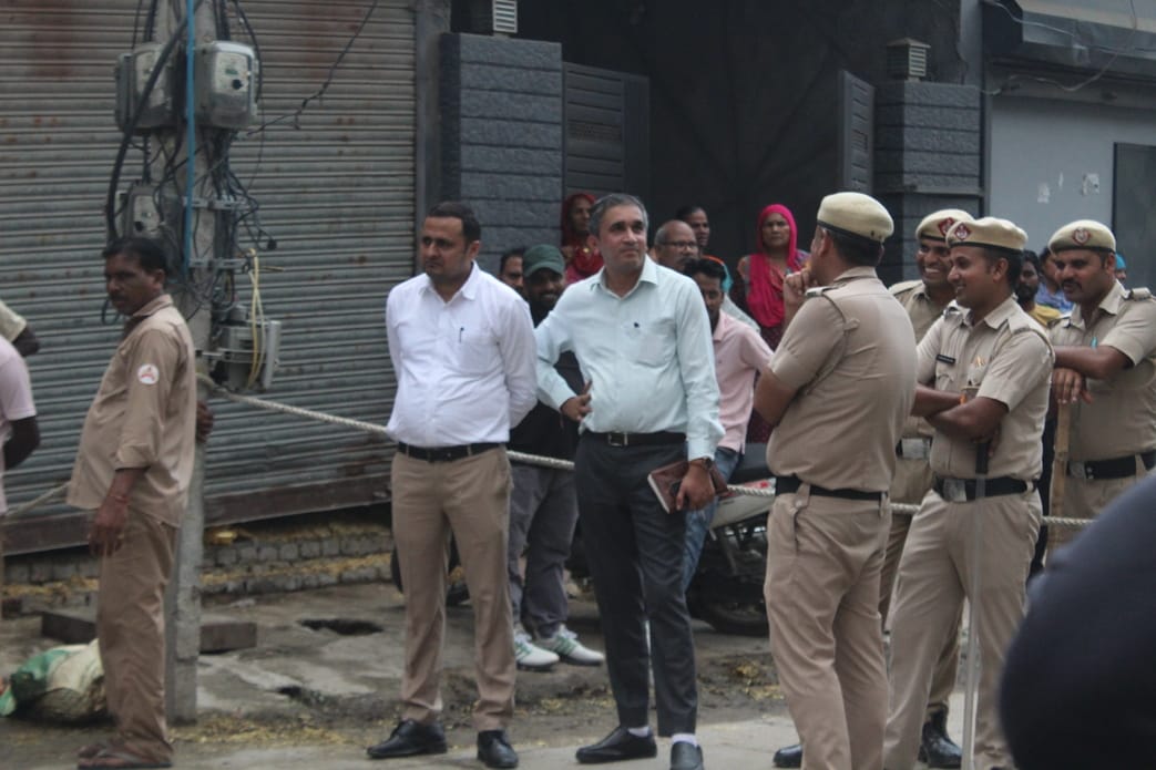 Dairy sealed in Sadar Bazar...four animals seized, fine of 40 thousand