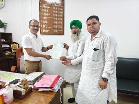 Misbehavior with drivers, railway imposed a fine of Rs 10,000 on the contractor and issued a notice