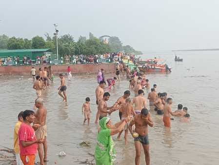 Shani Amavasya: Thousands of devotees took a holy dip at the Ganga Ghats