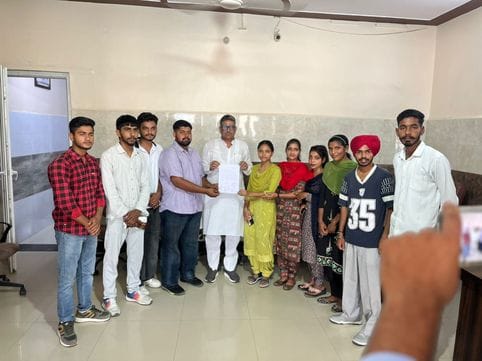 Demand to raise voice of shortage of teachers in the assembly