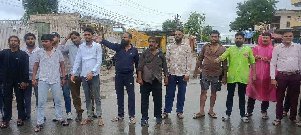 Ajmer: Protest Erupts Against Illegal Gravel Vehicles, Memorandum Submitted to Additional District Collector