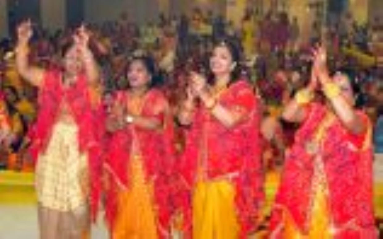 devotees danced on the hymn