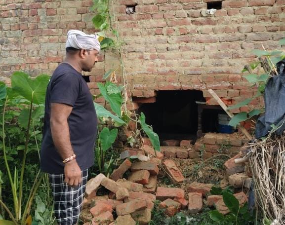 Siddharthnagar News : More than three lakh rupees stolen by breaking into the house