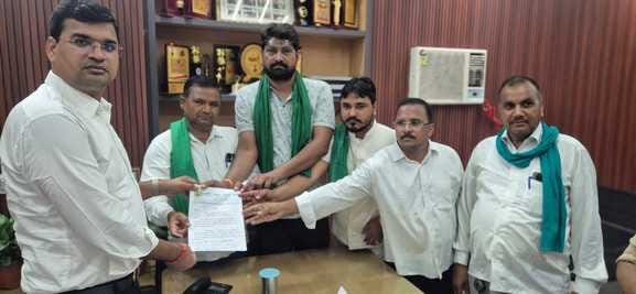 Bhakiyu gave a memorandum of farmers' problems to SDM