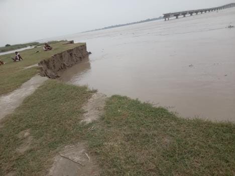 Erosion near Mohan Setu, water level of Saryu stopped