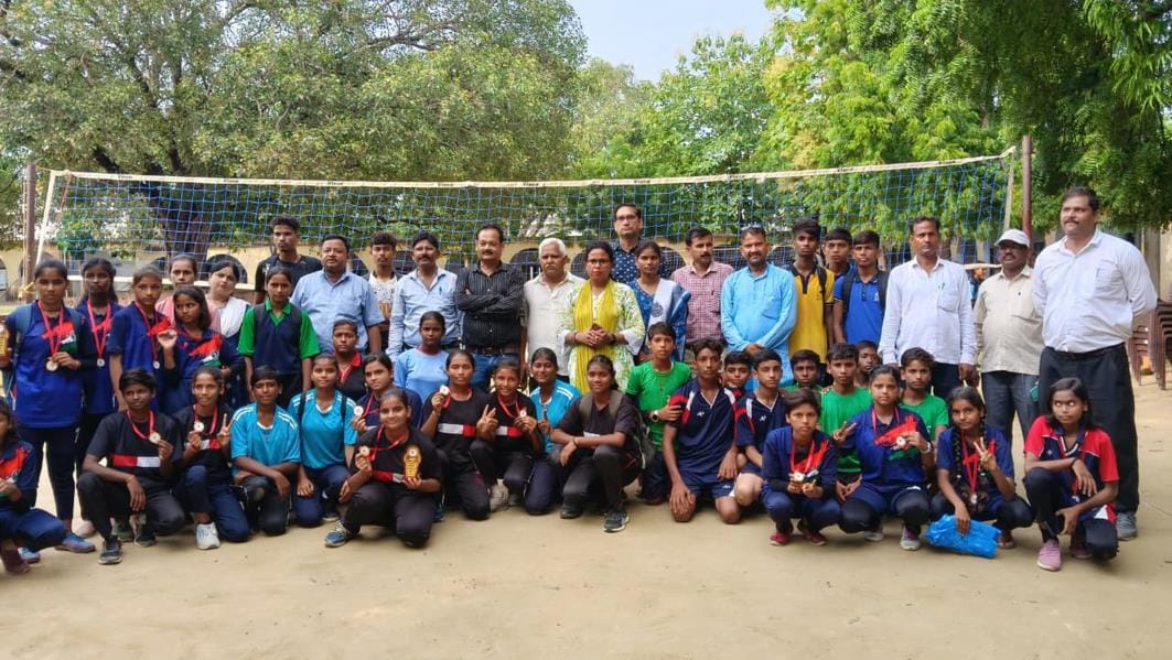 The daughters of the district won by defeating Ayodhya