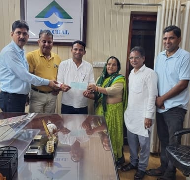 Handed over assistance cheques worth 28 thousand to cattle rearers