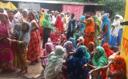 Women standing in line for fertilizer