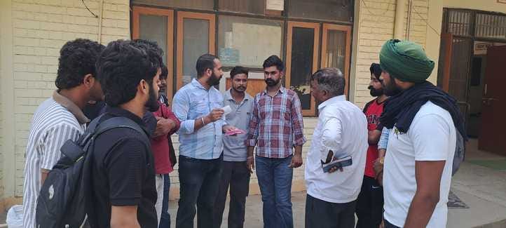 Ruckus between flying squad and passengers over imposing fine, matter reaches police station