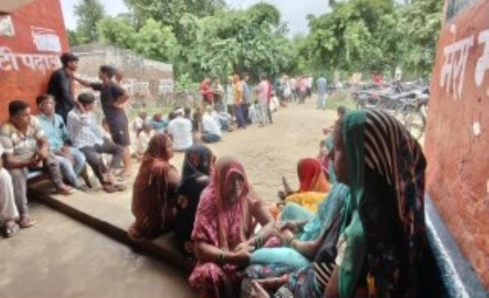 Women left their kitchens and stood in queue since morning