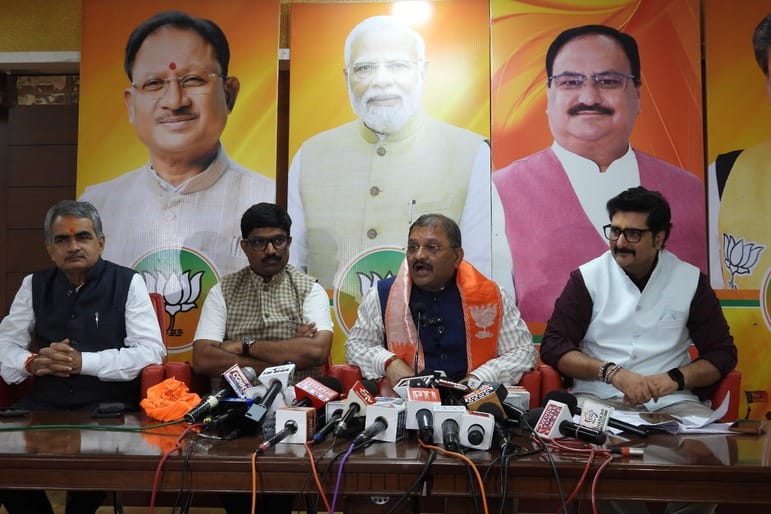 CG News: MP Santosh Pandey said Congress is zero serious about national interest