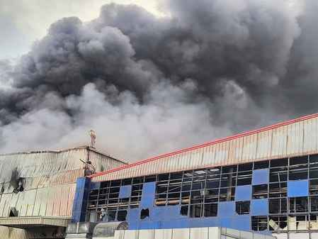 Fire broke out in an auto parts manufacturing factory, 40 fire engines brought it under control