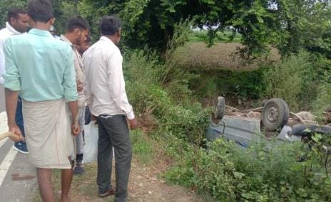 A van carrying children of a private school overturned