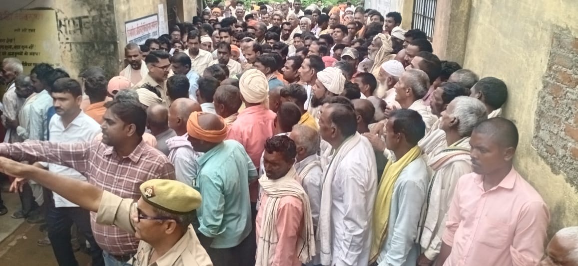 Fertilizer distribution took place under police protection