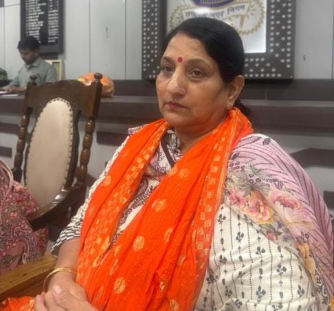 Charanjeet became the first woman vice president of the municipal corporation executive