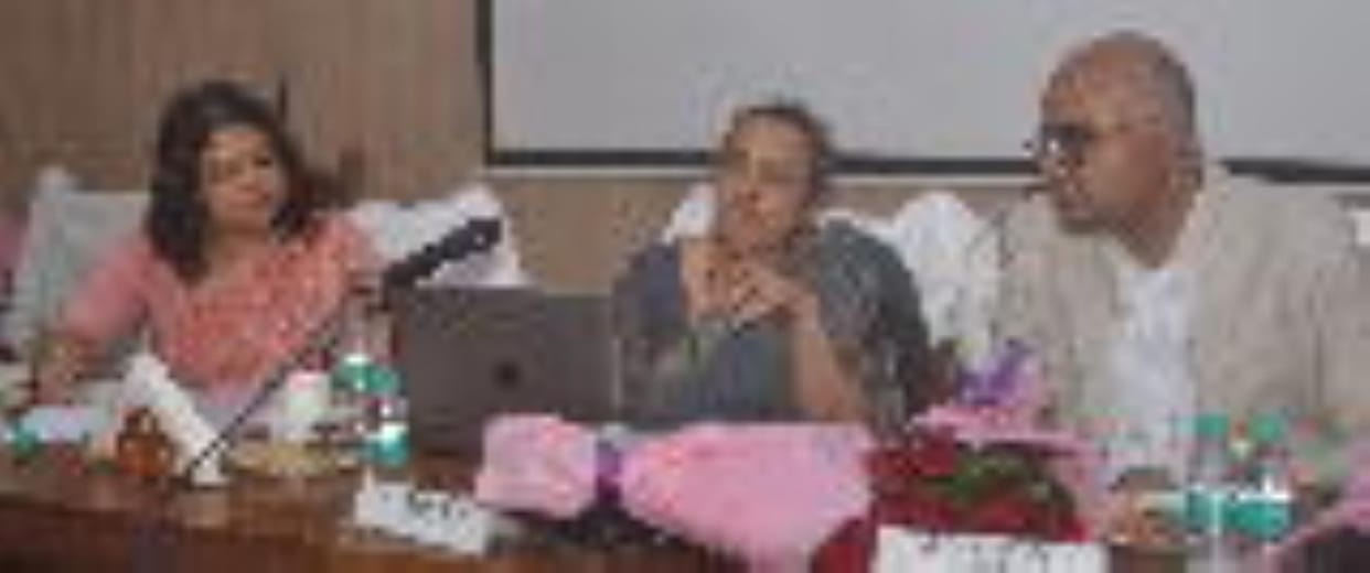 The process of land transfer in KDA and Municipal Corporation should be online
