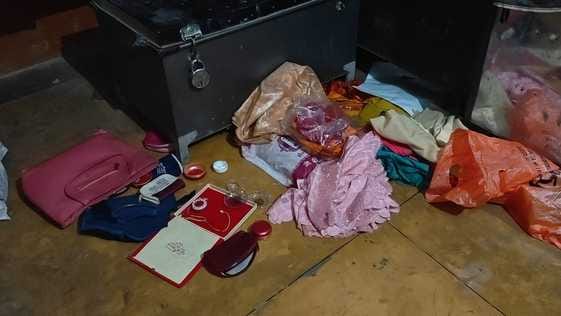 Masked miscreants raided the farmer leader's house and took away cash and jewellery
