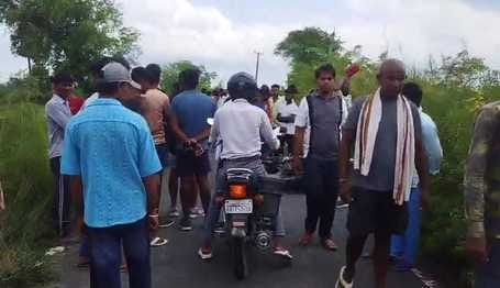 Muzaffarpur Bihar news : young died in road accident who goes to maternal home truck divert flee away