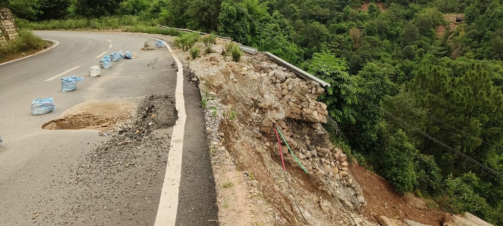 Poni, Thanda Pani, Road Broke, Villager Worried