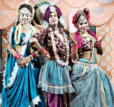 Kanha's Chhath was celebrated with devotion, Prasad was tasted in the storehouse