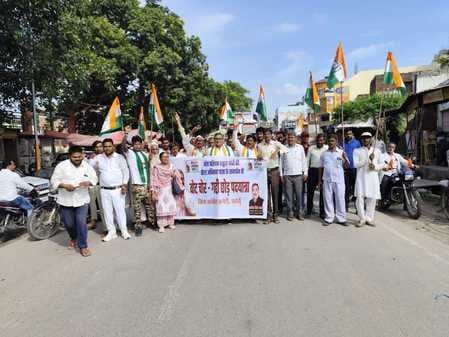 Congressmen took out a march shouting slogans like vote thief, BJP leave the throne