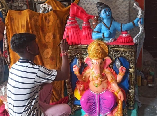 Preparations for Ganesh festival are in full swing... People are buying idols and decorative items