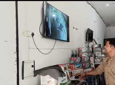 Goods worth Rs 2 lakh stolen from showroom near police station