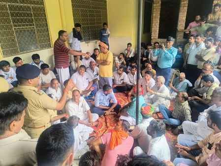 A young man was killed in a liquor party, his family members surrounded the police station