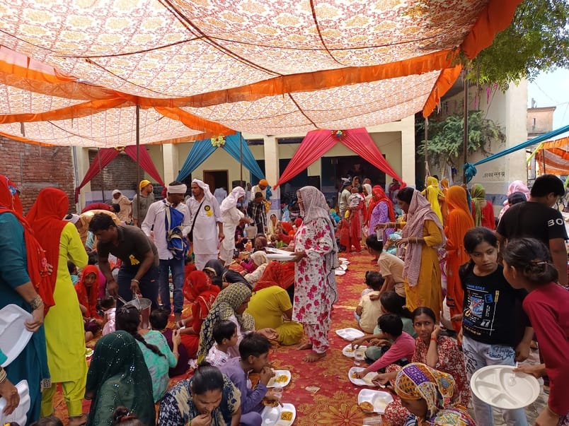 Devotees performed tarpan and donation on Bhadrapada Amavasya