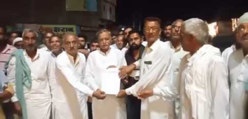 The police administration stopped the farmers who were going to show black flags to the Chief Minister