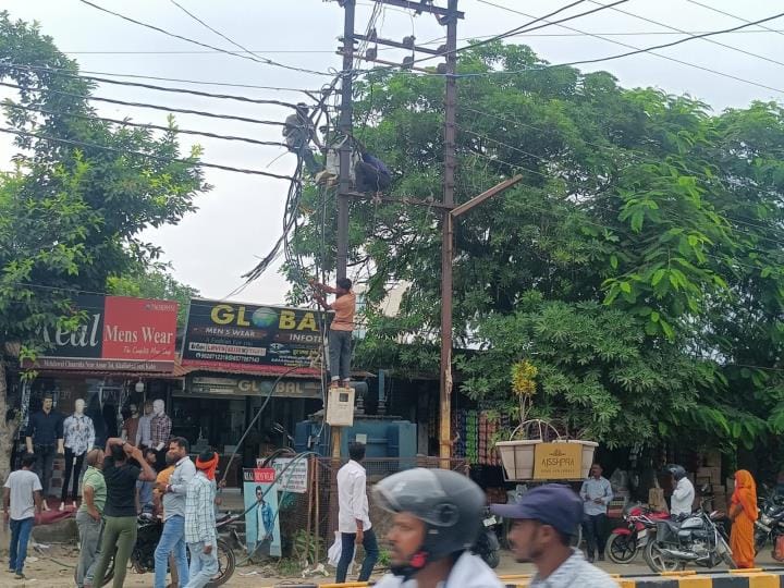 Electricity supply remained suspended for seven hours in the humid heat, people are suffering