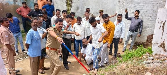Officers resolved the dispute over the 140-year-old well in Bisauli on the spot