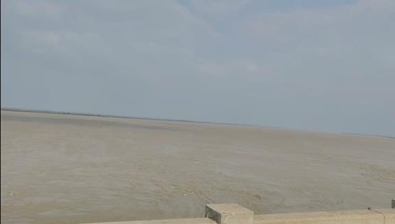 Saryu is in spate again...waves are making noise