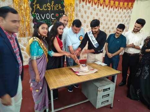 Khushboo is chosen as Miss Fresher, Karthik is chosen as Mr. Fresher