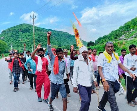 15 lakh devotees took a dip in Mandakini amidst drizzling rain