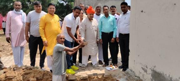 MLA laid the foundation stone of the hall to be built at a cost of Rs 15 lakh, announced construction of three lanes