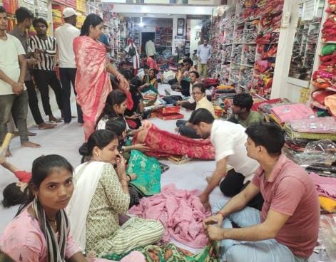 Siddharthnagar News : Market decorated for Haritalika Teej, shoppers flocked in large numbers