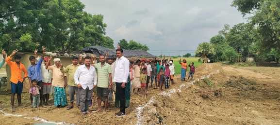 Zila Panchayat member built a 200 meter path for forest dwellers