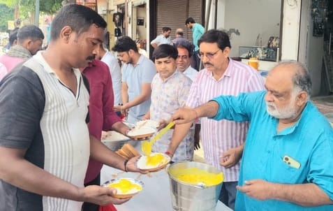 Traders distributed Prasad