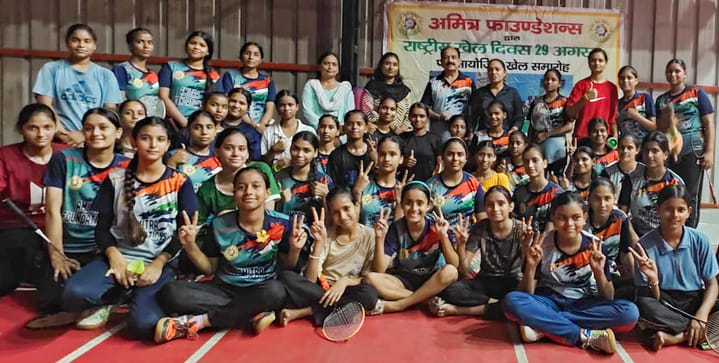 Four players won gold medals in badminton competition
