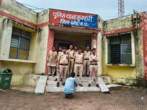 पुलिस गिरफ्त में आरोपी
