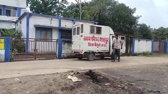 रेलवे पटरी पर मिला युवक-युवती का शव, मची सनसनी